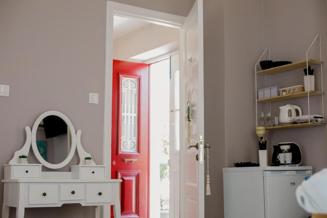 Rooms In Yard Corinthe Extérieur photo